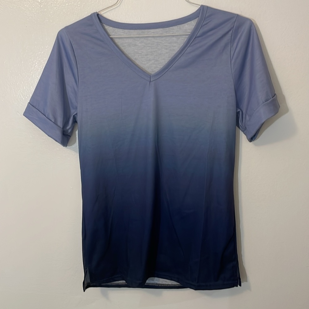 Blue fade v neck small t shirt no manufacturer label